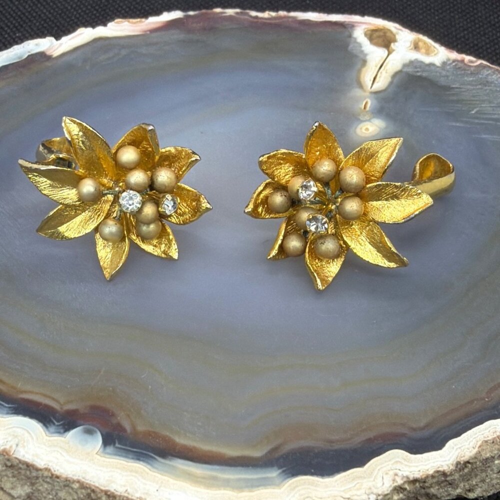 VTG MCM 1950s 3D Floral Clip On Earrings Faux Pearl Rhinestone Layered Flower - Picture 7 of 16